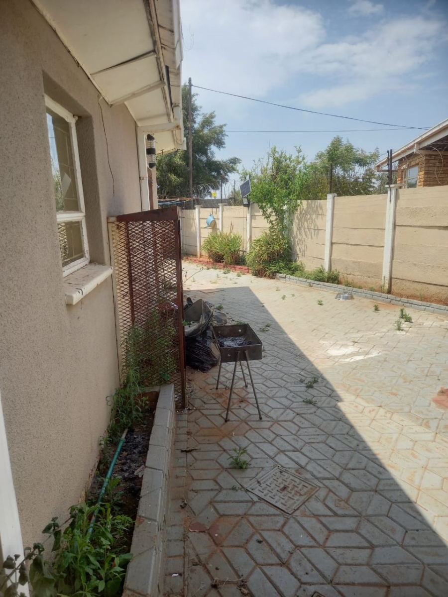 5 Bedroom Property for Sale in Manzil Park North West